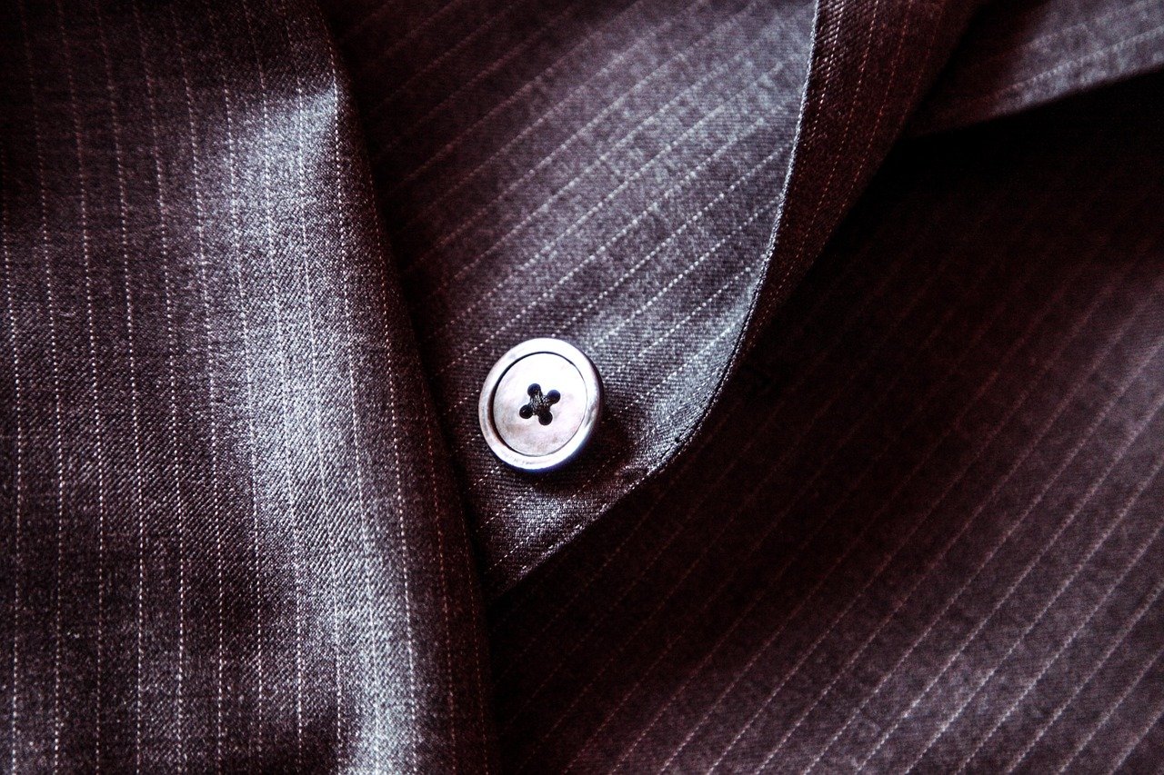 スーツのボタンの画像