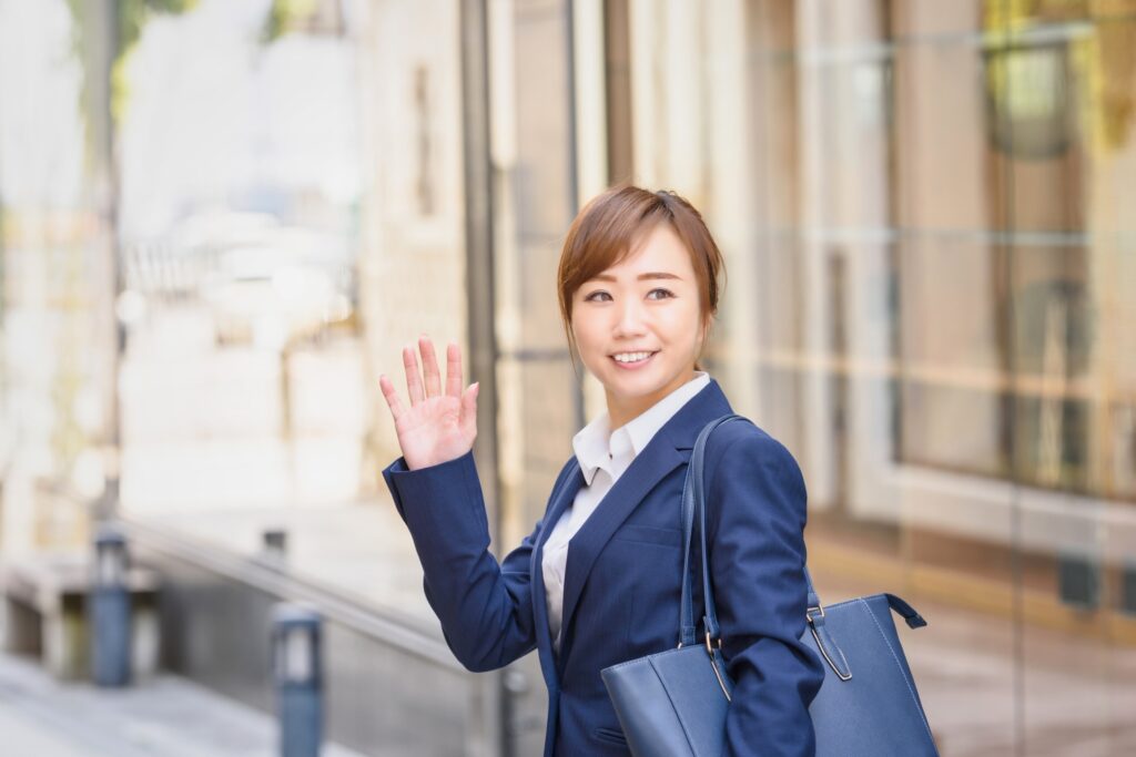 転職活動する女性