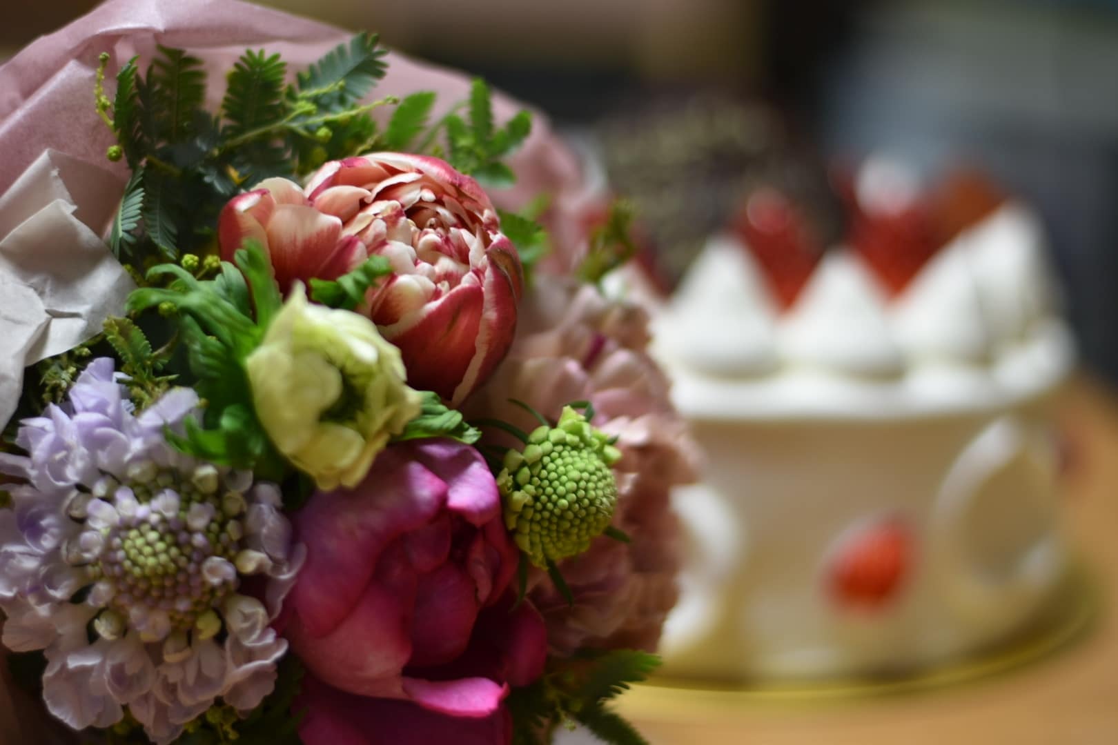 花束とケーキ